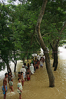 乡村,地区,洪水,水,卷,山,损坏,堤,河,离开,上方,人,孟加拉,六月,2007年