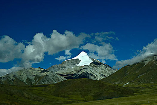藏北雪山草原