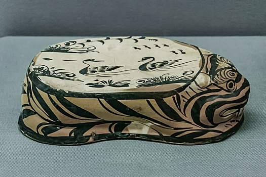 金朝时期虎形瓷枕工艺品