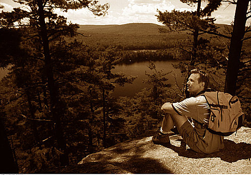 男人,坐,岩石上,远眺,风景