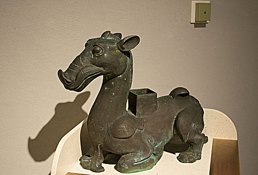 青铜器马