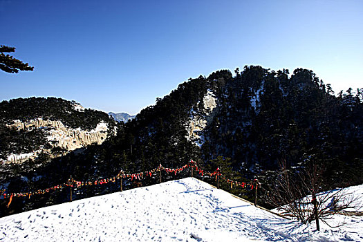 陕西-西岳华山丹峰山顶雪原