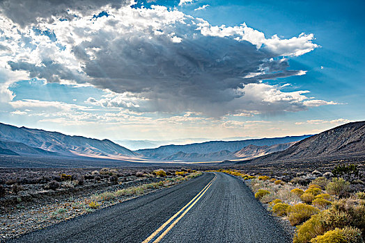 生动,云,上方,公路,死亡谷国家公园,加利福尼亚,美国,北美