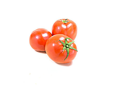 白色背景上的西红柿