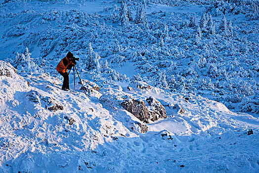 摄影师,冬天,巴伐利亚阿尔卑斯山,巴伐利亚,德国