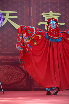 北京春节庙会上的文艺表演