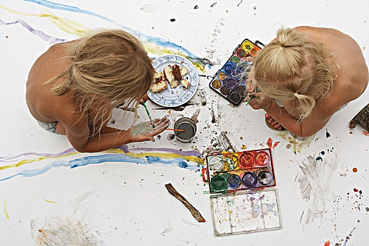两个女孩,绘画
