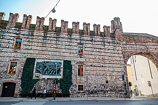 意大利维罗纳古城墙上的雕刻