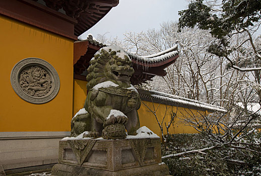 杭州灵隐寺冬天雪景