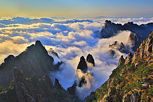 夕照黄山西海大峡谷