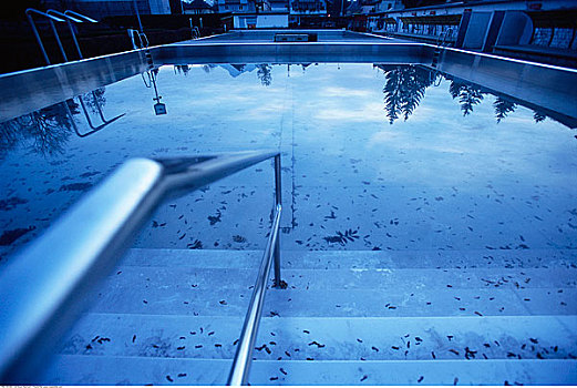 公共泳池,冬天