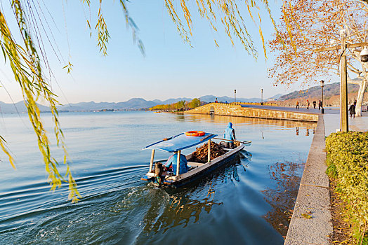 杭州西湖断桥秋景