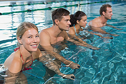 健身课,水,有氧运动,健身自行车