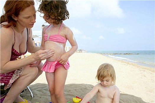 女儿,母亲,海滩,防晒,潮湿