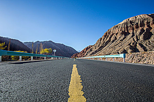 汽车广告背景,高原,山川,雪山,公路