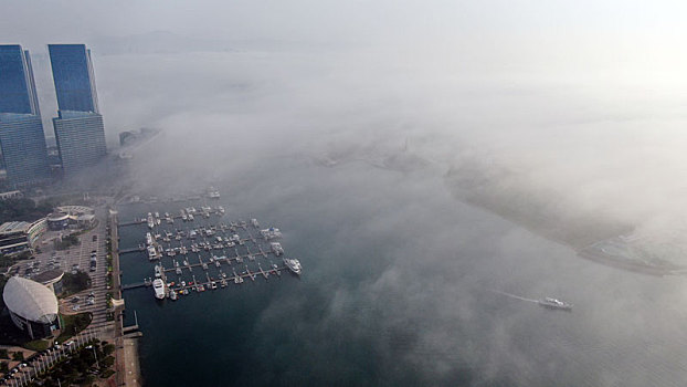 海边平流雾变幻莫测,200米高空俯瞰世帆赛基地犹如人间仙境