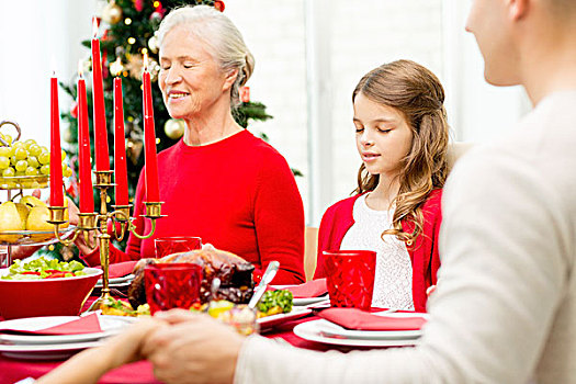 家庭,休假,圣诞节,人,概念,微笑,餐饭,祈祷,在家