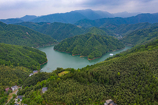 杭州临安柳溪江青山殿渔村