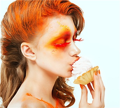 创意,侧面,红发,女人,吃,蛋糕,奶油,腮红
