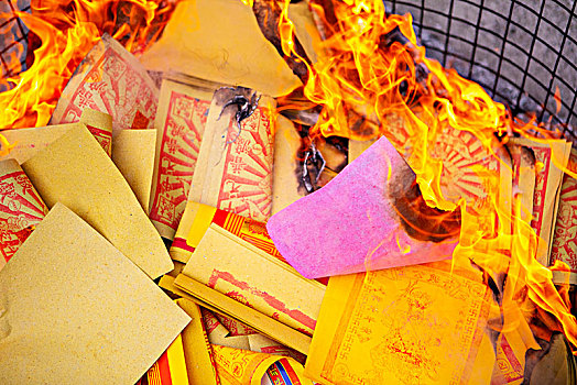 中国传统宗教习俗,中元普渡,中国鬼节,焚烧纸钱