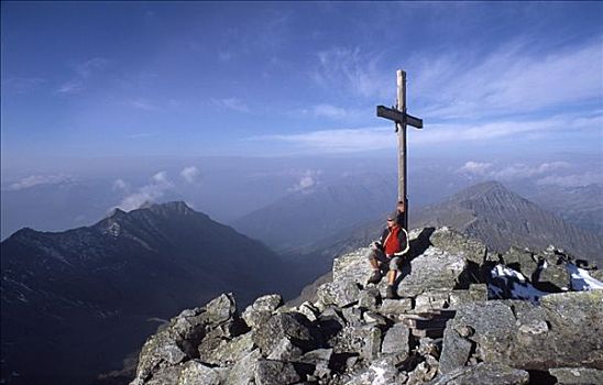 远足者,站立,旁侧,顶峰,山,上陶恩山国家公园,卡林西亚,奥地利,欧洲