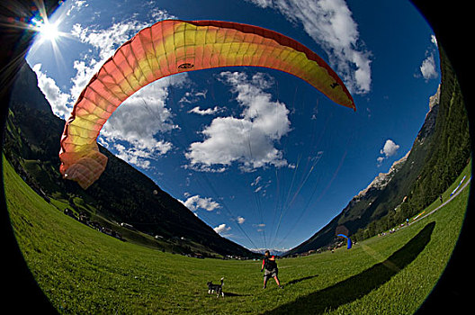 滑翔伞,司图拜谷地,山谷,提洛尔,奥地利,欧洲