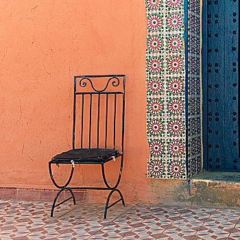 黑色,金属,椅子,坐,彩色,墙壁,摩洛哥