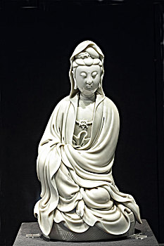 德化窑白瓷观音塑像图片