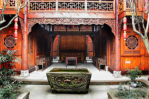 中国古典建筑的装饰设计艺术风格,这是院落中庭结构