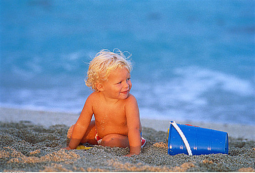 男孩,泳衣,坐,海滩
