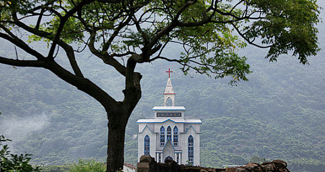 广东南粤岛上的教堂