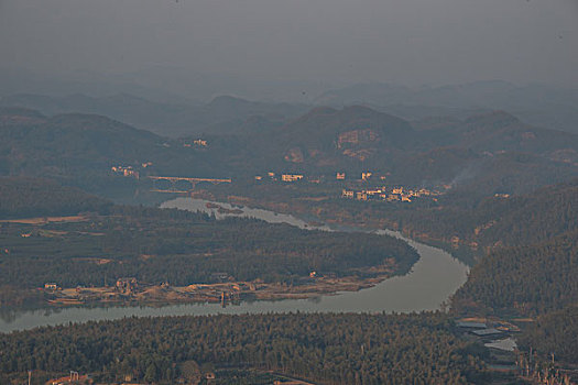 山,丹霞,河流,蓝天,黄昏,大气,田野,水电站,村庄,驴友,旅行,地质公园,丹霞地貌,绿色,灌木,树,草,水潭,素材,平面设计