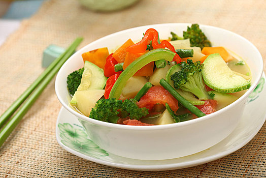 青咖喱蔬菜汤