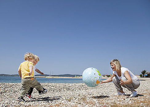 母亲,双胞胎,海滩,玩,球