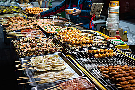 山东青岛劈柴院美食街