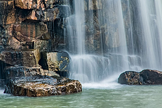安徽省合肥市天鹅湖瀑布水潭环境景观