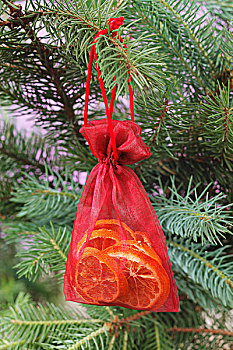 干燥,橙子片,袋,圣诞树