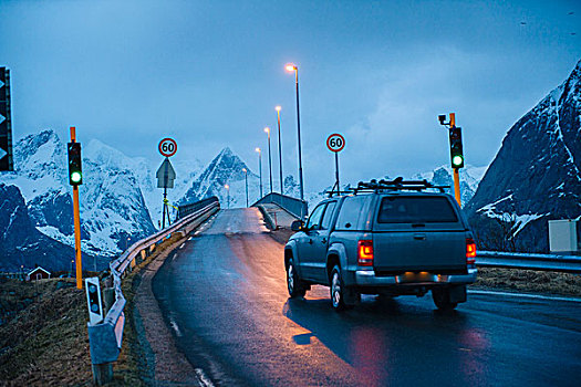 交通工具,穿过,绿灯,桥,黄昏,瑞恩,罗弗敦群岛,挪威
