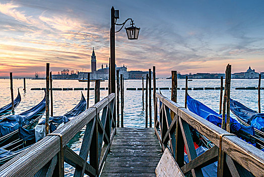 小船,停泊,运河,威尼斯,意大利,日出