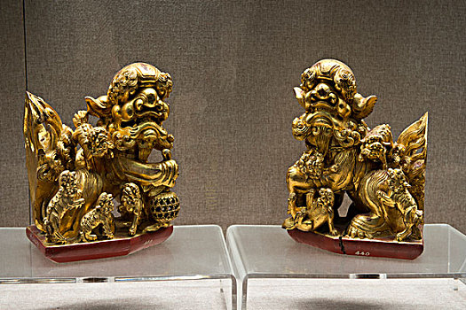 广东省博物馆潮州木雕圆雕狮子-清代