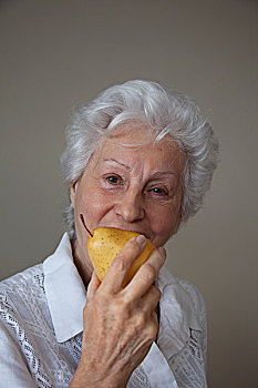 老年,女人,吃,梨