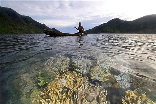 印度尼西亚,科莫多,男人,独木舟,上方,茂密,珊瑚礁,黎明