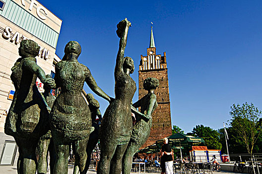 雕塑,大门,塔,老城,城市,罗斯托克,梅克伦堡前波莫瑞州,德国,欧洲