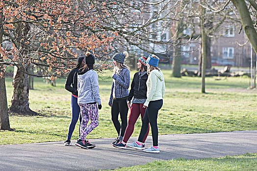 女性,跑步,交谈,公园