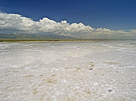 查卡盐湖