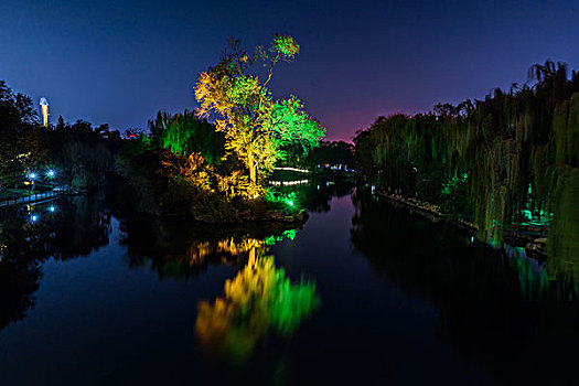 大明湖夜景