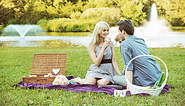 年轻,情侣,夏天,野餐