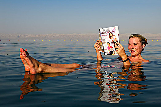 美女,报纸,漂浮,死海,约旦,亚洲