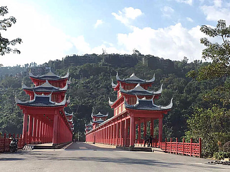 海南琼中百花岭下百花廊桥