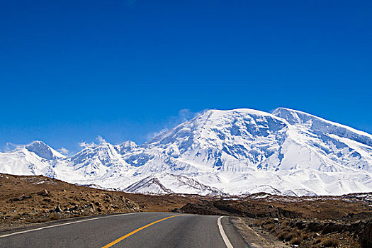 新疆,雪山,公路,广袤,荒芜